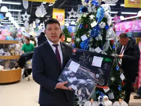 Первый вице-премьер Якутии Дмитрий Садовников присоединился к акции «Ёлка добра»