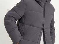 Утепленное стеганое полупальто с капюшоном