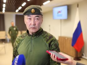 Нагрудные знаки добровольцев вручили участникам СВО в Якутии