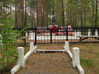 Братское захоронение советских воинов, погибших в 1939-1940 гг., 1941-44 гг.