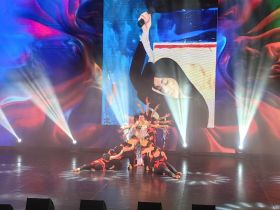 Танцующие полотна: в Якутске показали уникальный перформанс по картинам Миры Аргуновой