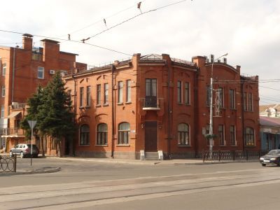 Дом, в котором находилась редакция газеты "Терек", сотрудником которой был Киров Сергей Миронович. В доме - музей С.М. Кирова и Г.К. Орджоникидзе