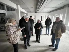 Виктор Романов проверил строительство двух школ, школы и детсада в Звездном