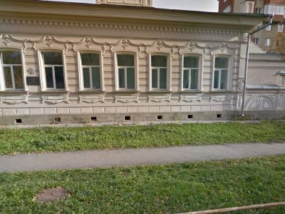 Элементы благоустройства (гранитные столбики и тротуар)