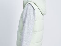 Утепленный жилет с капюшоном