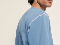 Футболка свободного силуэта с контрастной отделкой