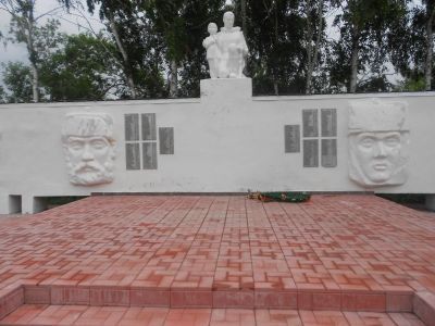 Памятник воинам-односельчанам, погибшим в годы Великой Отечественной войны (1941-1945 гг.)