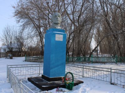 Бюст Героя Советского Союза М.С. Карнакова, участника Великой Отечественной войны (1941-1945 гг.)