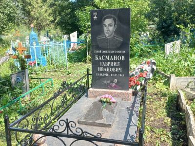 Могила Героя Советского Союза Босманова Г.И. Умер в 1947 г.