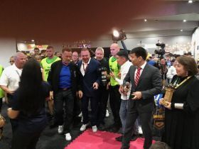 Арнольд Шварценеггер дал старт соревнованиям мас-рестлеров в Австралии