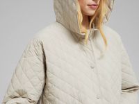 Утепленное полупальто с накладными карманами