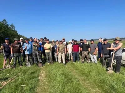 Ветераны СВО в Мегино-Кангаласском районе построили изгородь для сельхозугодий