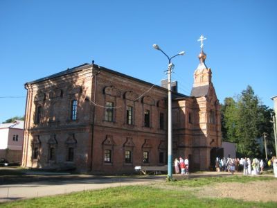 Трапезная с церковью Воскресения Христова
