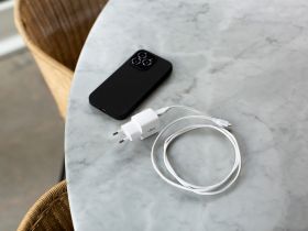 Сетевое зарядное устройство uBear uBear Select Pro USB-C 30Вт белый