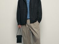 Ветровка с капюшоном