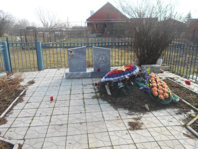 Братская могила советских воинов, погибших в боях с фашистскими захватчиками