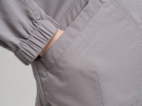 Ветровка с водоотталкивающим эффектом