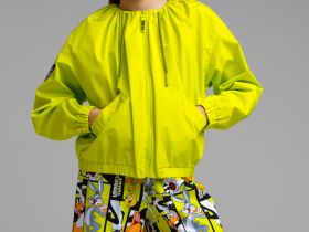 Куртка текстильная с полиуретановым покрытием для девочек (ветровка)