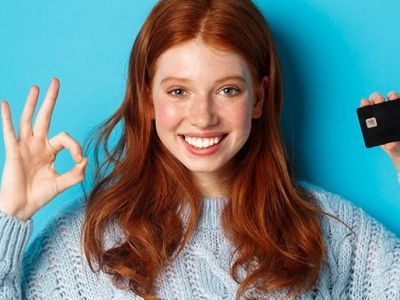 Большинство россиян перечисляют деньги детям на банковскую карту