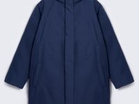 Пуховое пальто с капюшоном и отложным воротником