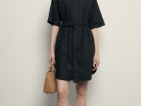 Платье с коротким рукавом и поясом