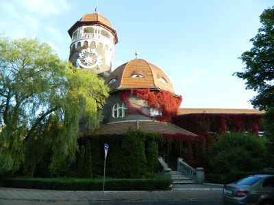 Здание водогрязелечебницы с водонапорной башней