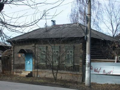 Жилой дом с лавкой и флигелем