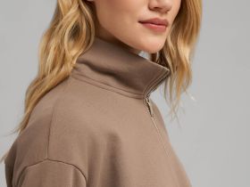 Толстовка свободного кроя из футера