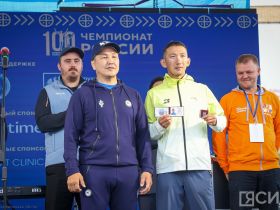 Сотни якутян в национальной одежде пробежали на марафоне Олонхо