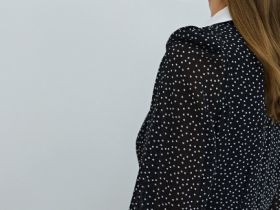 Платье мини из шифона в горошек, Черный