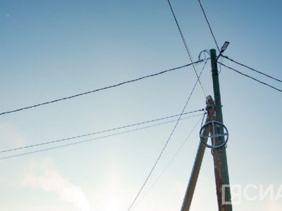 В Якутске спецтехника при уборке снега повредила провод ЛЭП