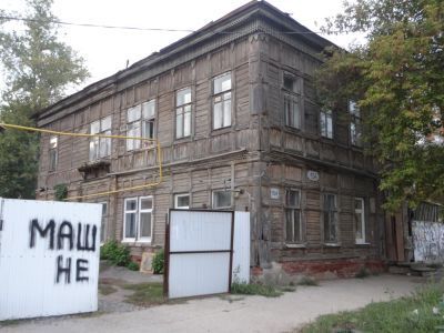 Дом, в котором  жил видный революционер А.П.Скляренко, на квартире которого в 1892 -1893 гг. собирался первый марксистский кружок, руководимый В.И.Лениным