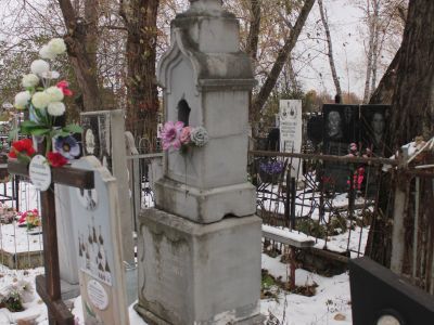 Надгробие на могиле А.Н. Злоказова