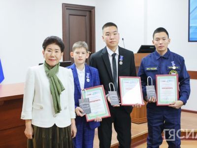 Детей-героев наградили в Якутии