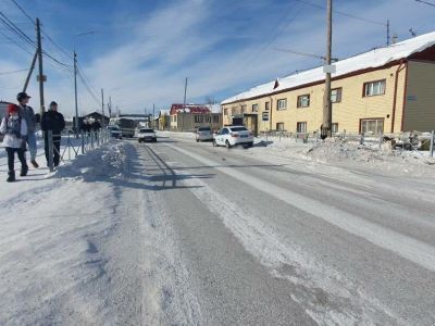 В Якутске автомобилист сбил ребёнка, переходившего дорогу в неустановленном месте