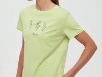 Базовая футболка приталенного силуэта