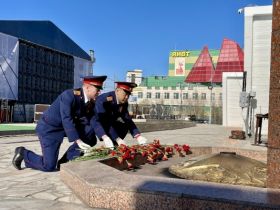 Сотрудники следственного управления почтили память солдат-победителей