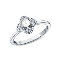 Серебряное кольцо с жемчугом и фианитами