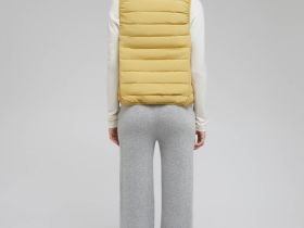 Пуховый жилет с натуральным пухом