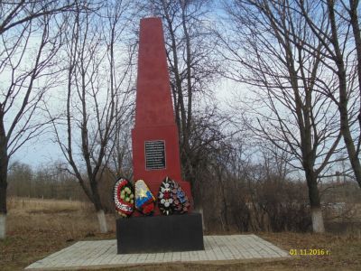 Братская могила воинов и мирных жителей, погибших за власть Советов в годы гражданской войны