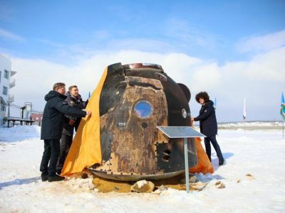 Роскосмос передал детям Якутии спускаемый аппарат транспортного пилотируемого корабля