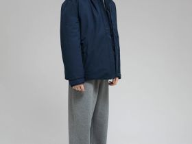 Утепленная куртка с капюшоном