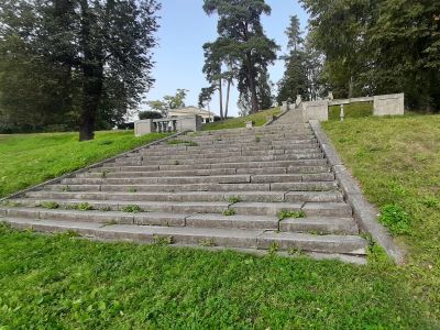 Лестница и пристань с тремя львами