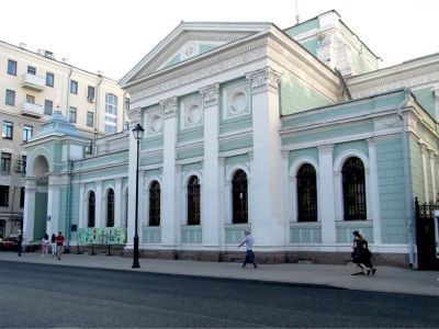 Храм Троицы Живоначальной (иконы Божией Матери "Трех Радостей") на Грязях, у Покровских ворот