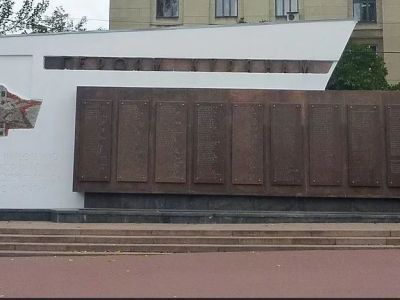 Стела славы Героям-курянам