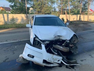 Пьяный водитель без прав въехал в дерево в Якутске