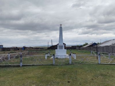 Памятник Ц.Ц.Цыренову, борцу за победу колхозного строя, погибшему от кулацкого террора