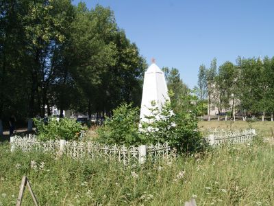 Могила продармейца-коммуниста Александра Шешукова (? - 1919 гг.), павшего от рук кулаков