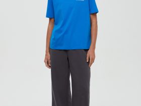 Базовая футболка прямого кроя