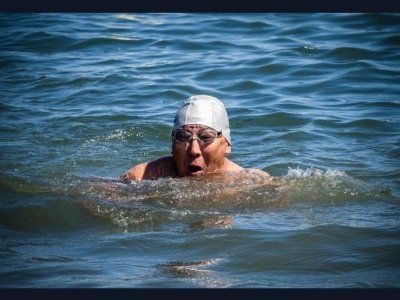 77-летний якутянин стал победителем международных соревнований по плаванию на Байкале